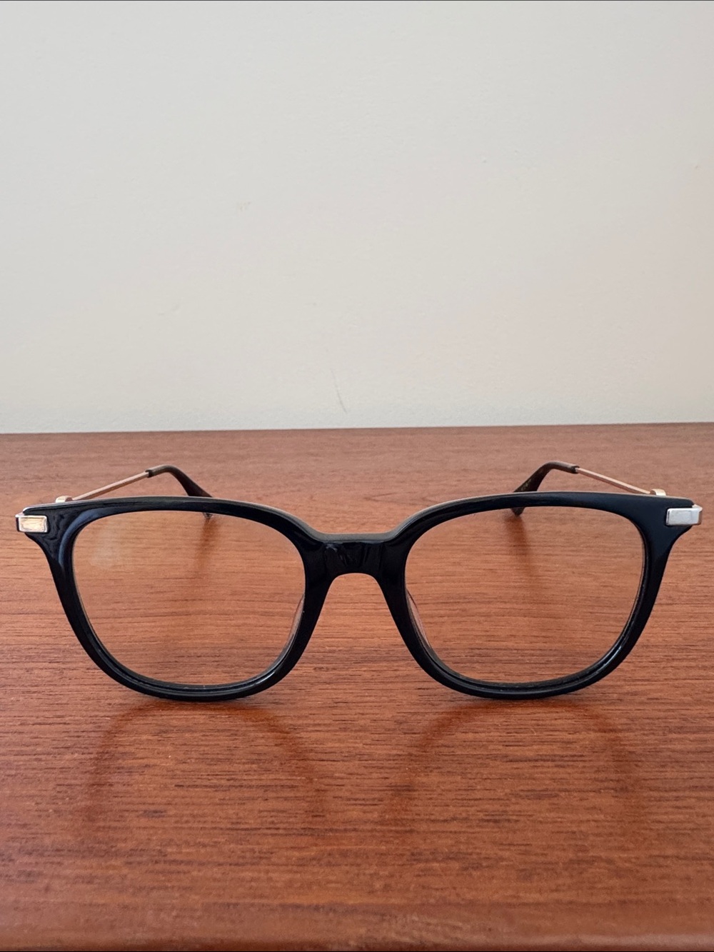 Gucci Women's Eyeglasses in Black and Gold